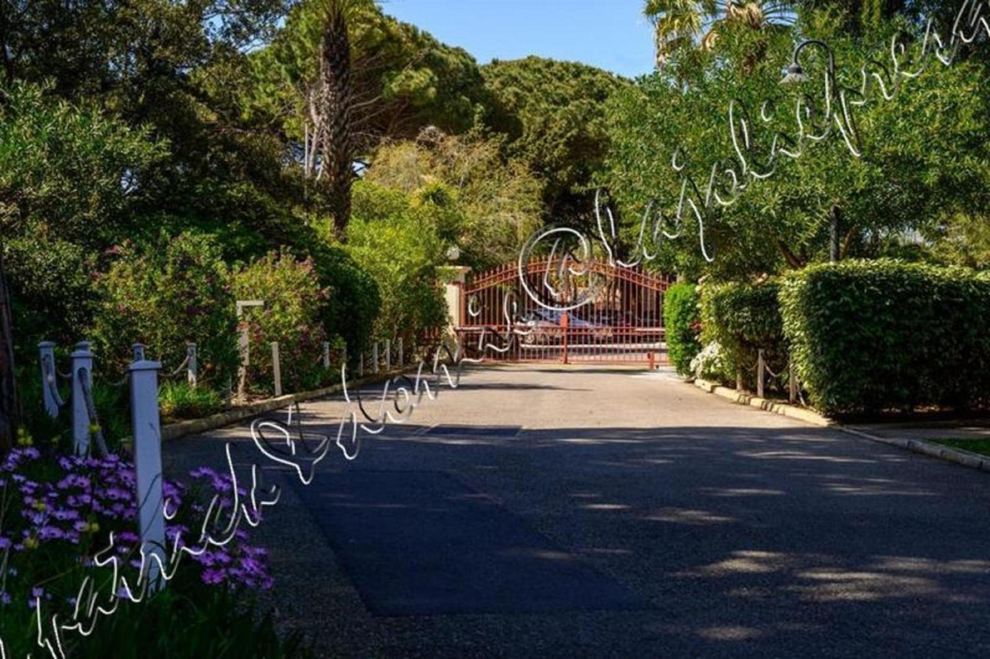 Magnifique Parc De La Presqu'Ile Avec Piscine Et Plage Face A Porquerolles ! Hyeres Exterior photo