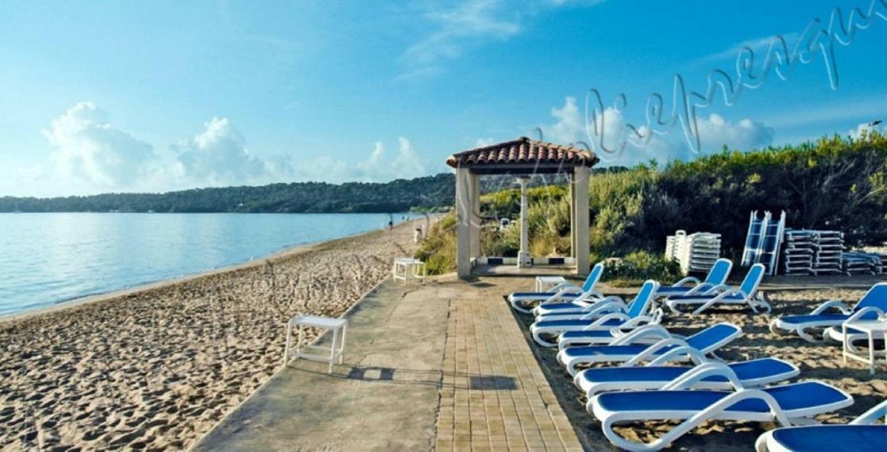 Magnifique Parc De La Presqu'Ile Avec Piscine Et Plage Face A Porquerolles ! Hyeres Exterior photo